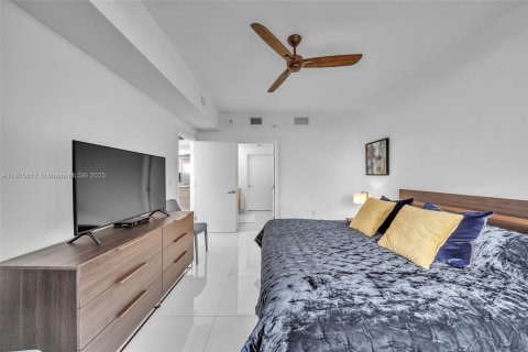Condo in North Miami Beach, Florida, 3 bedrooms  № 1959641 - photo 25