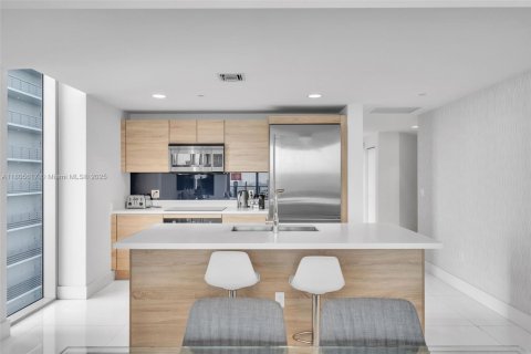 Condo in North Miami Beach, Florida, 3 bedrooms  № 1959641 - photo 18