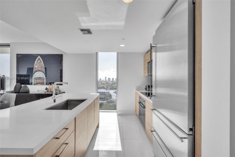 Condo in North Miami Beach, Florida, 3 bedrooms  № 1959641 - photo 21