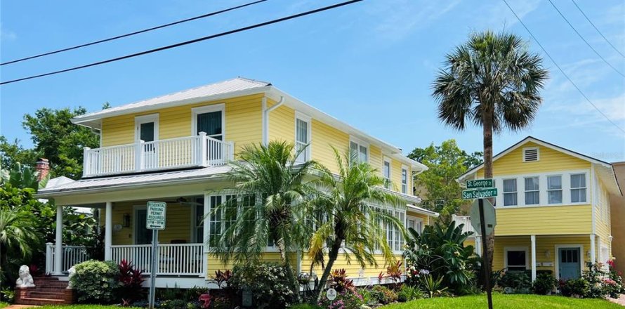 House in Saint Augustine, Florida 4 bedrooms, 246.84 sq.m. № 1757667