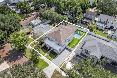 House in Orlando, Florida 5 bedrooms, 253.53 sq.m. № 2419546 - photo 2