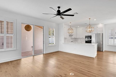 House in Orlando, Florida 5 bedrooms, 253.53 sq.m. № 2419546 - photo 11