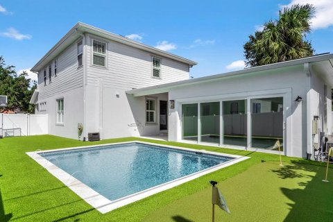 House in Orlando, Florida 5 bedrooms, 253.53 sq.m. № 2419546 - photo 3