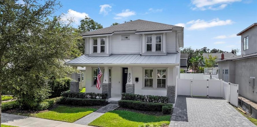House in Orlando, Florida 5 bedrooms, 253.53 sq.m. № 2419546