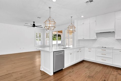 House in Orlando, Florida 5 bedrooms, 253.53 sq.m. № 2419546 - photo 9