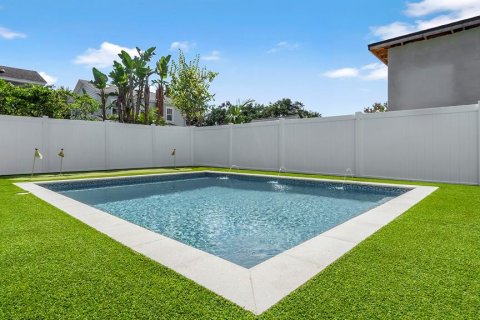 House in Orlando, Florida 5 bedrooms, 253.53 sq.m. № 2419546 - photo 25