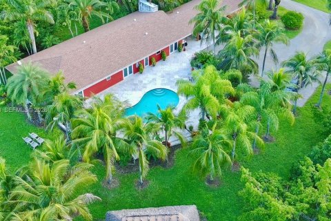 House in Homestead, Florida 4 bedrooms, 242.57 sq.m. № 2303638 - photo 6