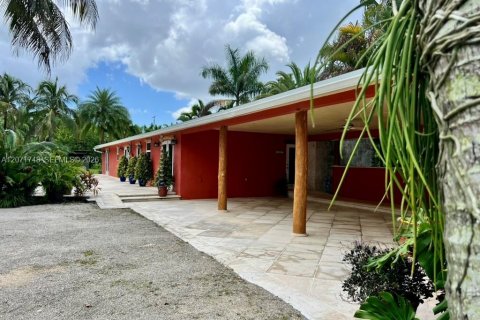 House in Homestead, Florida 4 bedrooms, 242.57 sq.m. № 2303638 - photo 24