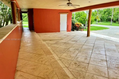 House in Homestead, Florida 4 bedrooms, 242.57 sq.m. № 2303638 - photo 25