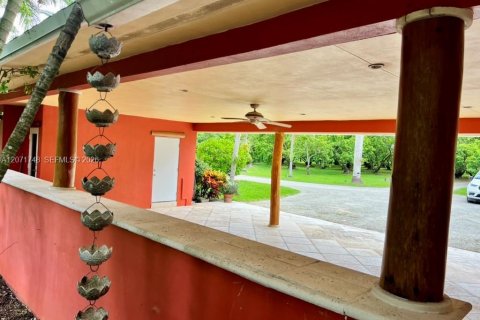 House in Homestead, Florida 4 bedrooms, 242.57 sq.m. № 2303638 - photo 26