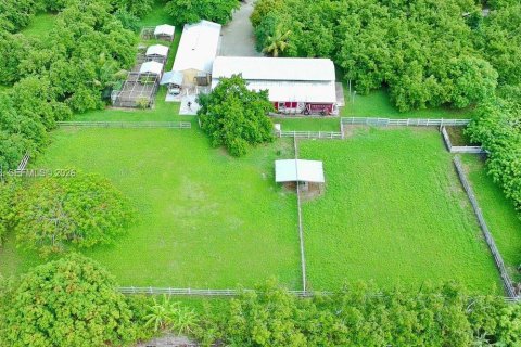 House in Homestead, Florida 4 bedrooms, 242.57 sq.m. № 2303638 - photo 7