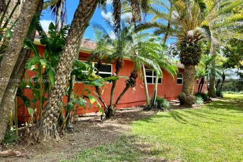 House in Homestead, Florida 4 bedrooms, 242.57 sq.m. № 2303638 - photo 30