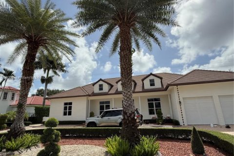 House in Miami, Florida 5 bedrooms, 358.88 sq.m. № 1830789 - photo 3