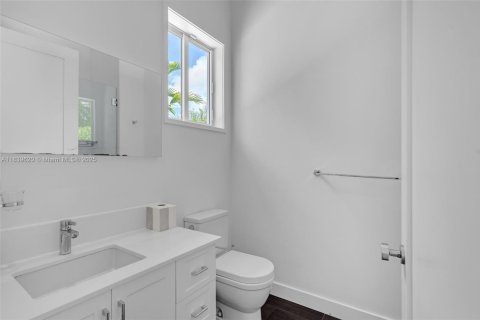 House in Miami, Florida 5 bedrooms, 358.88 sq.m. № 1830789 - photo 20