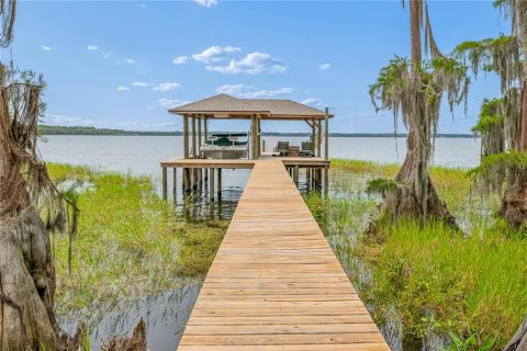House in Melrose, Florida 3 bedrooms, 312.15 sq.m. № 2230596