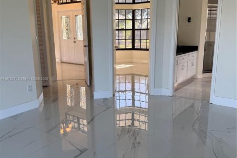 House in Cape Coral, Florida 3 bedrooms № 1977690 - photo 9