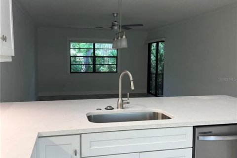 Casa en venta en Palm Harbor, Florida, 2 dormitorios, 104.05 m2 № 2198954 - foto 4