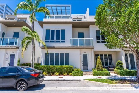 Villa ou maison à LANDMARK à Doral, Floride 4 chambres, 241.45 m2 № 1997310