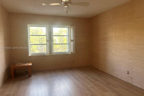 Condo in Hallandale Beach, Florida, 2 bedrooms  № 1985240 - photo 12