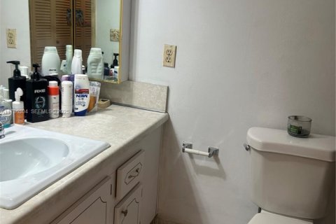 Condo in Hallandale Beach, Florida, 2 bedrooms  № 1985240 - photo 10