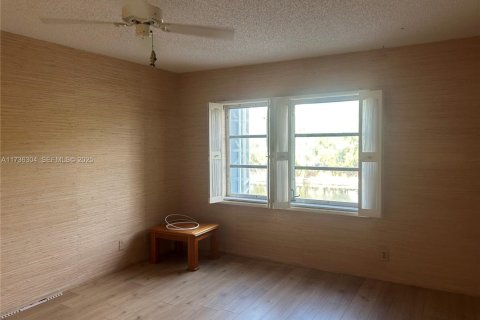 Condo in Hallandale Beach, Florida, 2 bedrooms  № 1985240 - photo 11