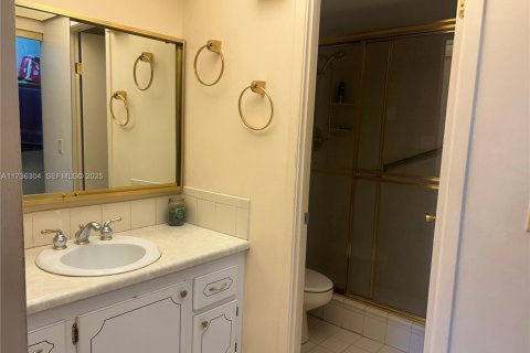 Condo in Hallandale Beach, Florida, 2 bedrooms  № 1985240 - photo 19
