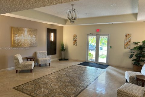 Copropriété à vendre à Hallandale Beach, Floride: 2 chambres, 106.84 m2 № 1985240 - photo 1