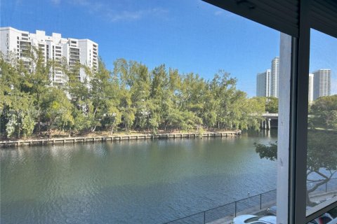 Copropriété à vendre à Hallandale Beach, Floride: 2 chambres, 106.84 m2 № 1985240 - photo 3