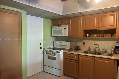 Condo in Hallandale Beach, Florida, 2 bedrooms  № 1985240 - photo 20