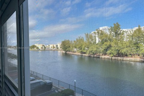 Copropriété à vendre à Hallandale Beach, Floride: 2 chambres, 106.84 m2 № 1985240 - photo 5