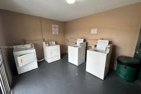 Appartement à louer à Miami, Floride: 1 chambre, 66.89 m2 № 2009565 - photo 15