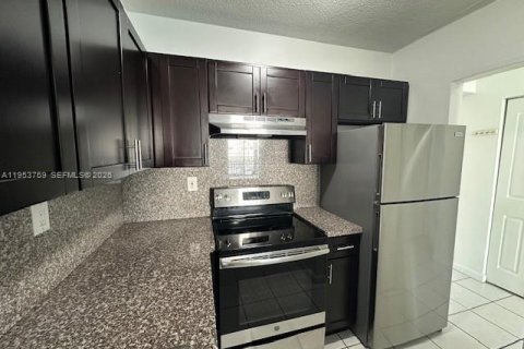 Appartement à louer à Miami, Floride: 1 chambre, 66.89 m2 № 2009565 - photo 6