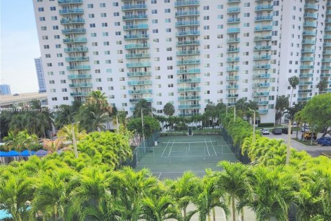 Condominio en venta en Sunny Isles Beach, Florida, 1 dormitorio, 93.37 m2 № 1944191 - foto 3