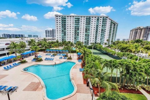 Condominio en venta en Sunny Isles Beach, Florida, 1 dormitorio, 93.37 m2 № 1944191 - foto 1