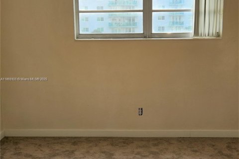 Condominio en venta en Sunny Isles Beach, Florida, 1 dormitorio, 93.37 m2 № 1944191 - foto 7