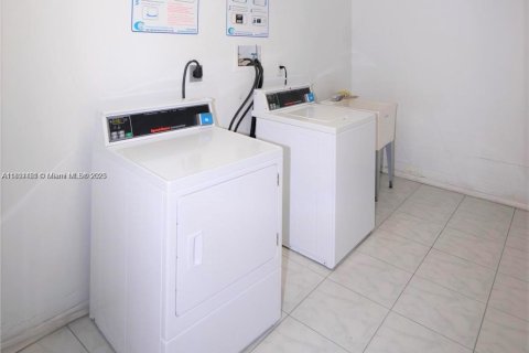 Condominio en venta en Sunny Isles Beach, Florida, 1 dormitorio, 93.37 m2 № 1944191 - foto 8