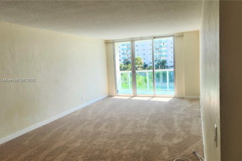 Condominio en venta en Sunny Isles Beach, Florida, 1 dormitorio, 93.37 m2 № 1944191 - foto 6