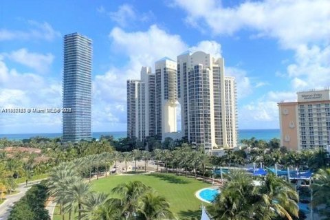 Condominio en venta en Sunny Isles Beach, Florida, 1 dormitorio, 93.37 m2 № 1944191 - foto 2