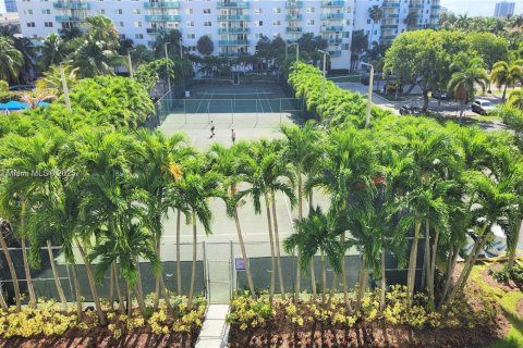 Condominio en venta en Sunny Isles Beach, Florida, 1 dormitorio, 93.37 m2 № 1944191 - foto 4
