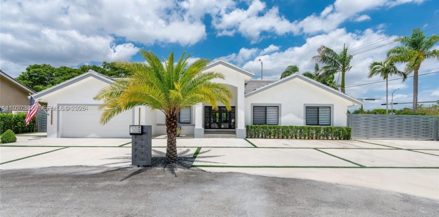 Дом в Майами, Флорида 4 спальни, 239.5м2 № 1995238