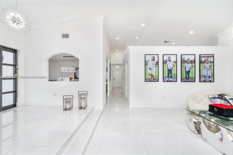 Купить виллу или дом в Майами, Флорида 4 спальни, 239.5м2, № 1995238 - фото 11