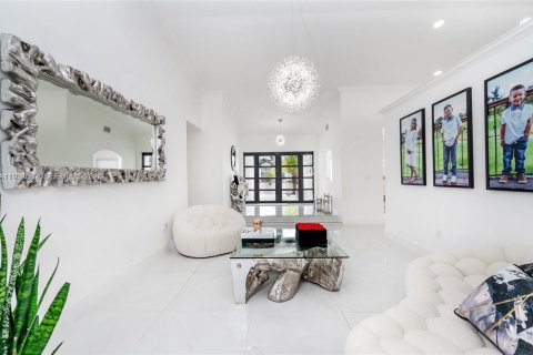 Купить виллу или дом в Майами, Флорида 4 спальни, 239.5м2, № 1995238 - фото 13