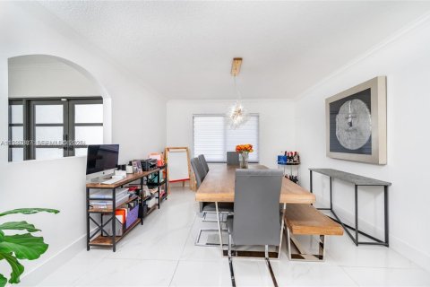 Купить виллу или дом в Майами, Флорида 4 спальни, 239.5м2, № 1995238 - фото 15