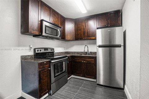 Villa ou maison à louer à Dania Beach, Floride: 2 chambres, 1149.57 m2 № 2023942 - photo 3