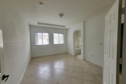 Снять в аренду таунхаус в Дорал, Флорида 3 спальни, 147.62м2, № 1990809 - фото 10