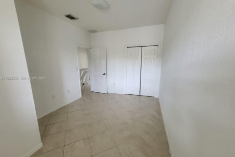 Снять в аренду таунхаус в Дорал, Флорида 3 спальни, 147.62м2, № 1990809 - фото 13