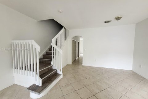 Снять в аренду таунхаус в Дорал, Флорида 3 спальни, 147.62м2, № 1990809 - фото 3