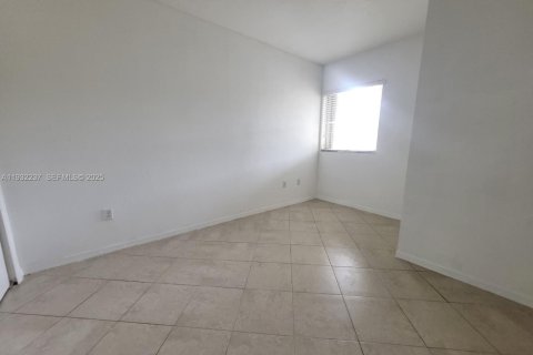 Снять в аренду таунхаус в Дорал, Флорида 3 спальни, 147.62м2, № 1990809 - фото 12