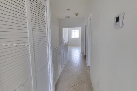Снять в аренду таунхаус в Дорал, Флорида 3 спальни, 147.62м2, № 1990809 - фото 9