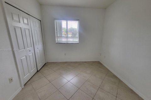 Снять в аренду таунхаус в Дорал, Флорида 3 спальни, 147.62м2, № 1990809 - фото 14